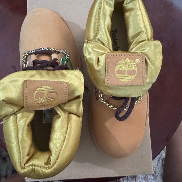 Timberland Gold and Tan Boots with Metallic Eyelets - Picture 3 of 10